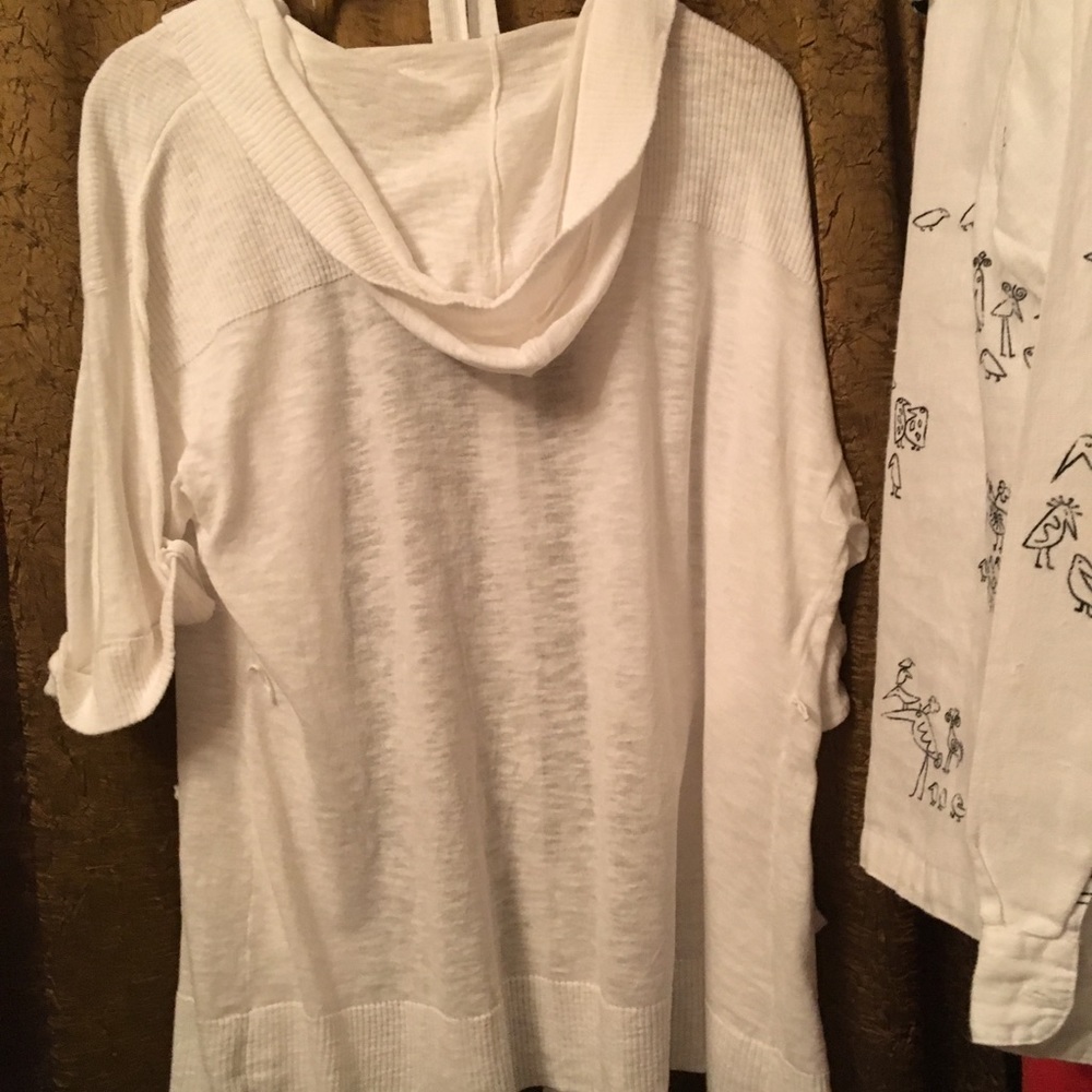 Summer weight sweater with belt